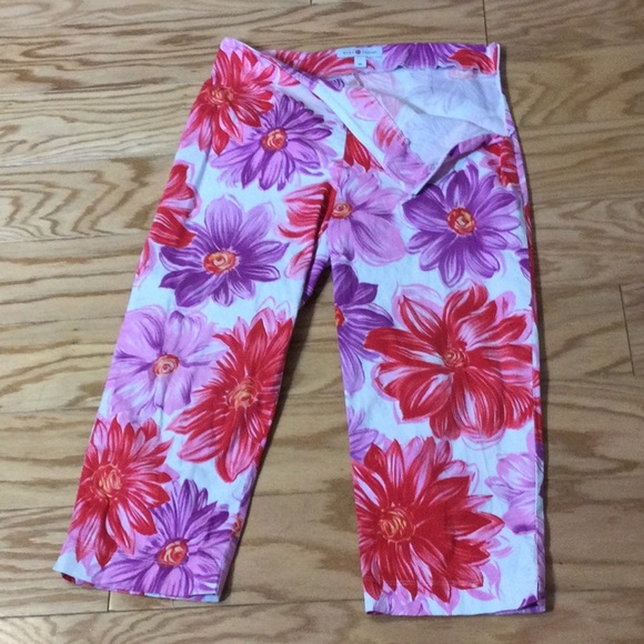 10 Real Clothes white floral stretch Capri pants - Picture 5 of 14